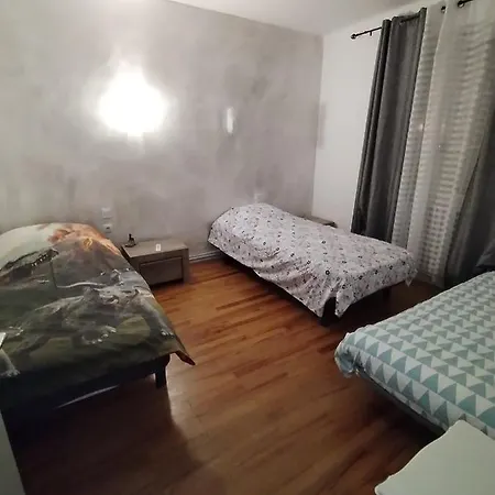 Chambre 3 Lit Simples Cuisine Commune *